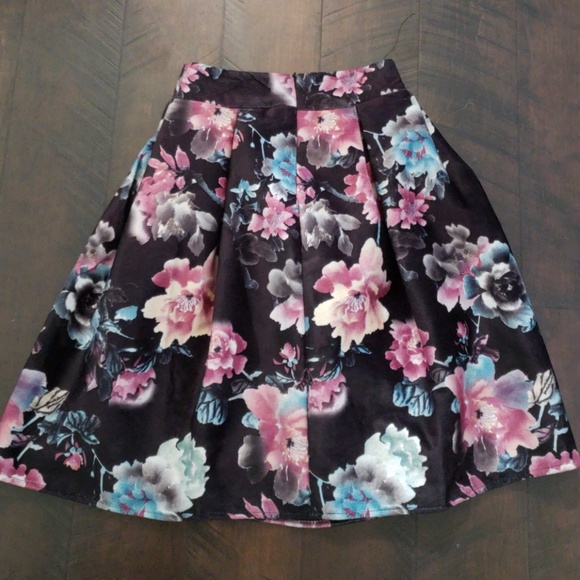 Floral print midi/box skirt - Picture 2 of 2